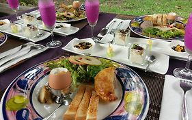 Cenacle B & B